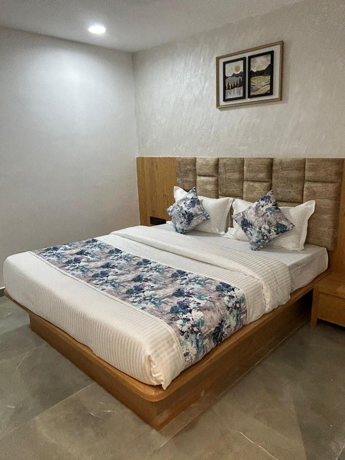 Hotel M Grand Ahmedabad Ngoại thất bức ảnh