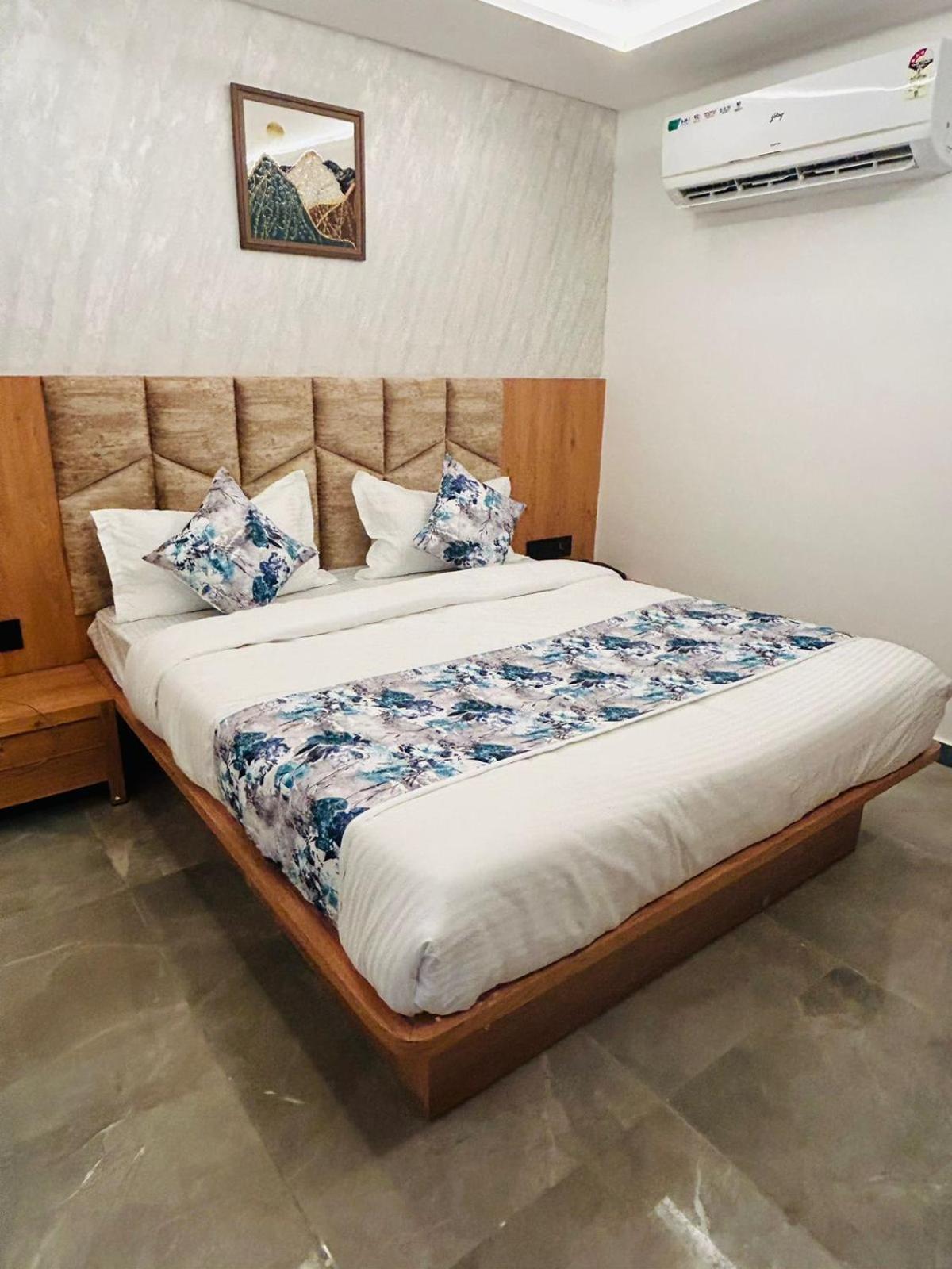 Hotel M Grand Ahmedabad Ngoại thất bức ảnh